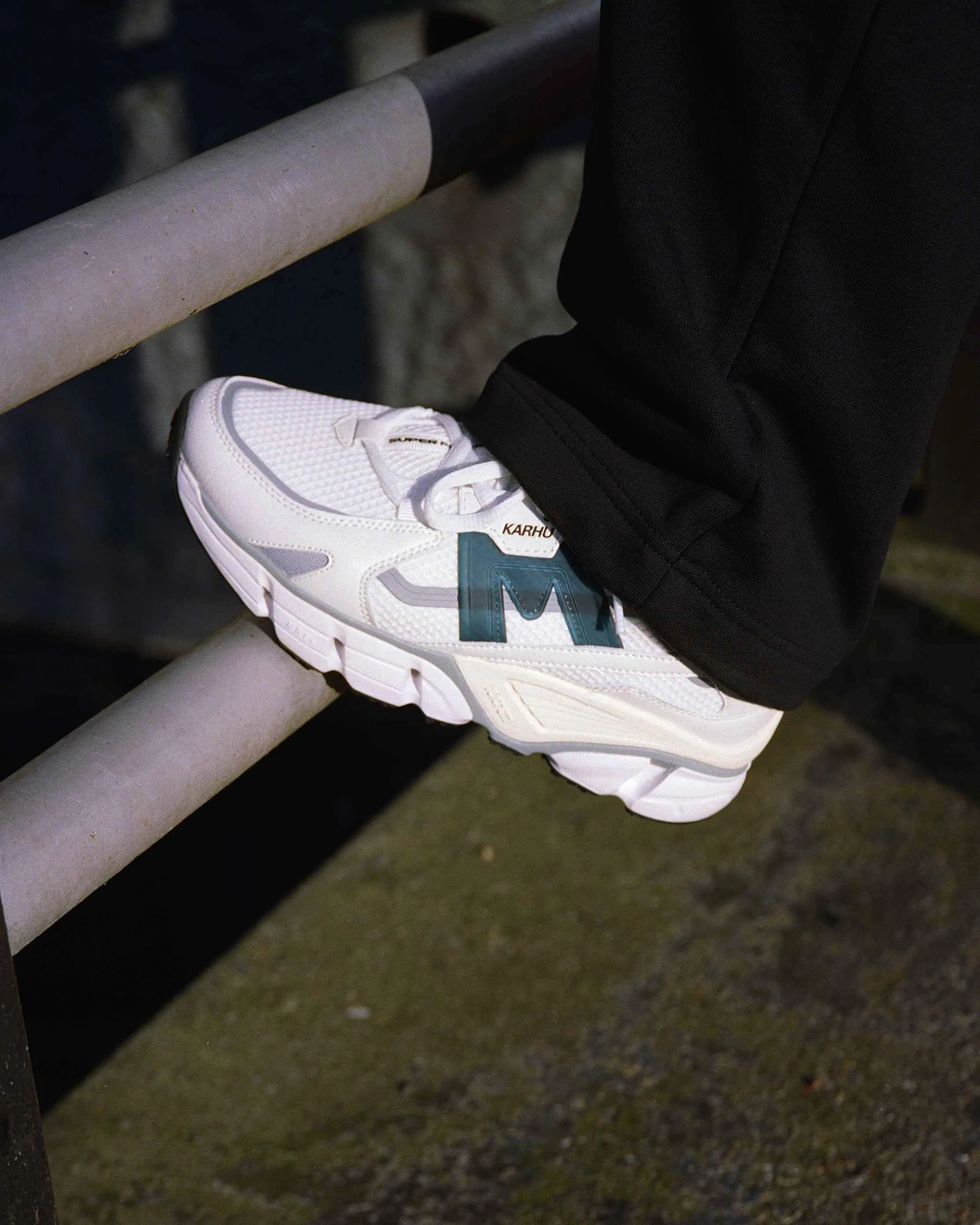 SUPER FULCRUM - WHITE / DEEP NAVY
