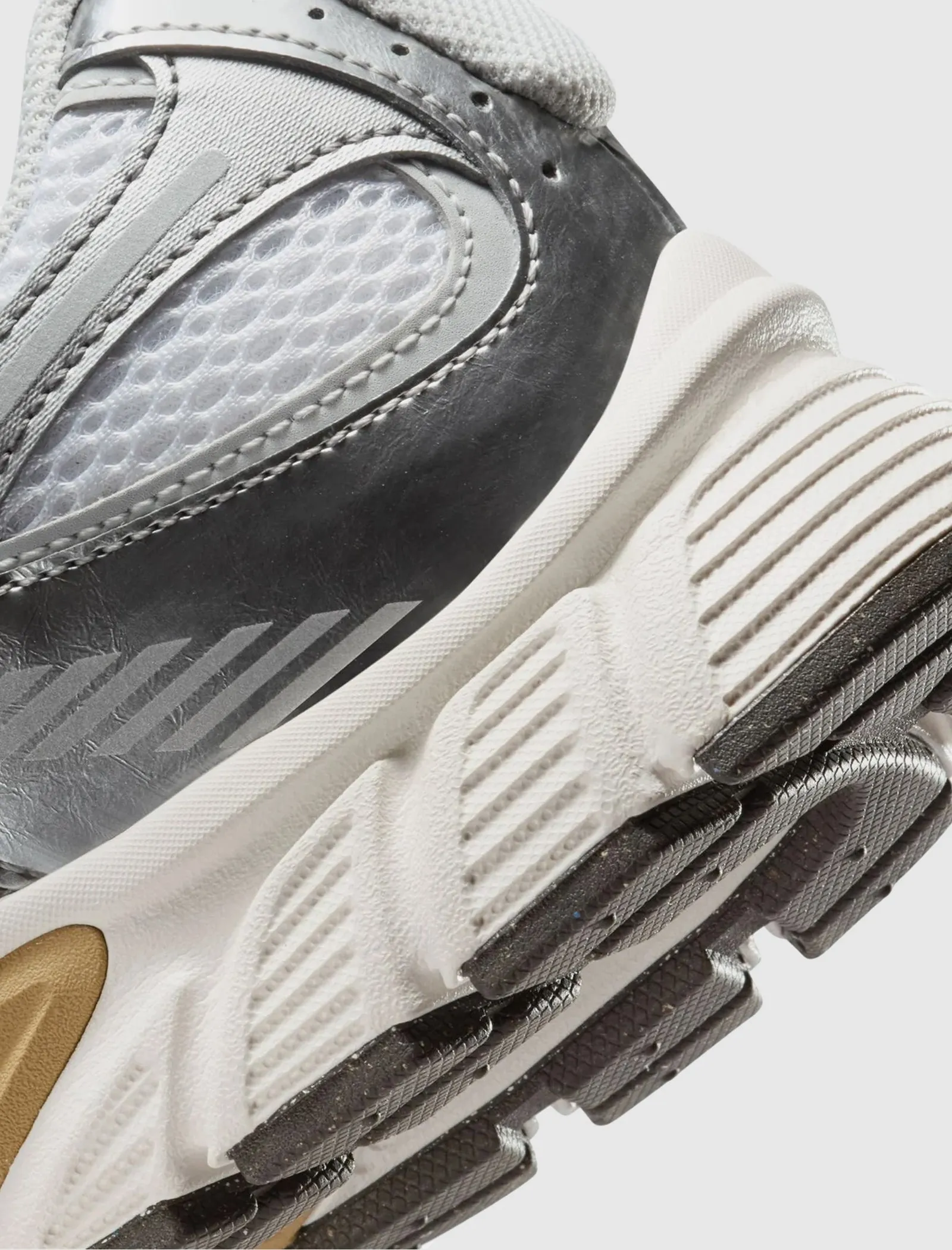 V5 RNR WHITE/MEDIUM ASH/PARACHUTE BEIGE