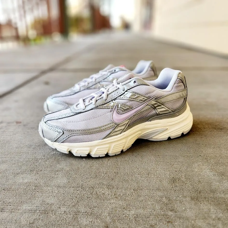 W Nike Initiator
