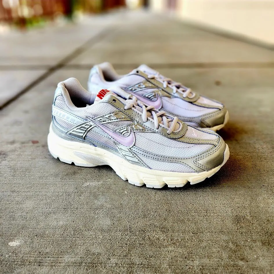 W Nike Initiator
