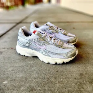 W Nike Initiator