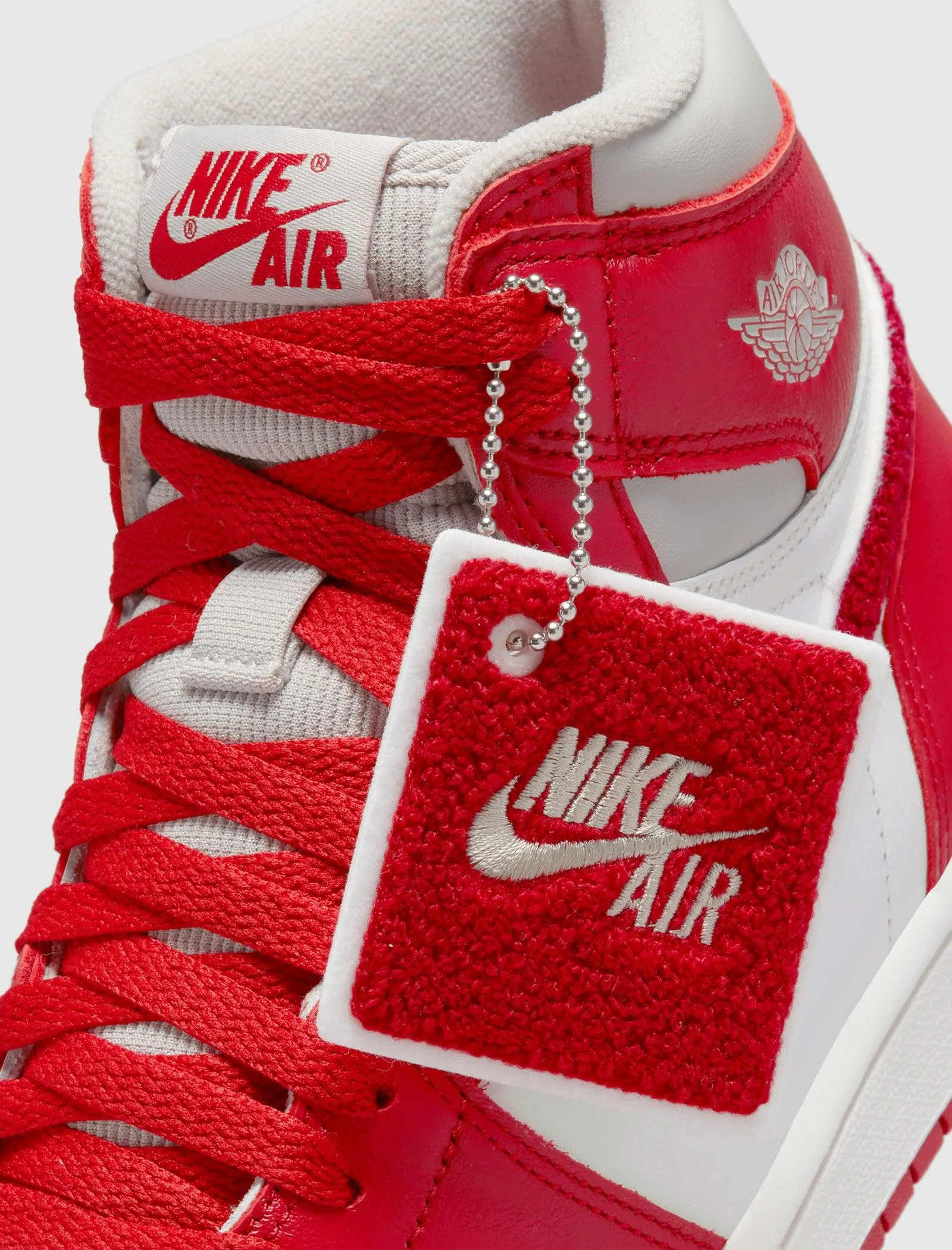 WOMENS AIR JORDAN 1 NEWSTALGIA
