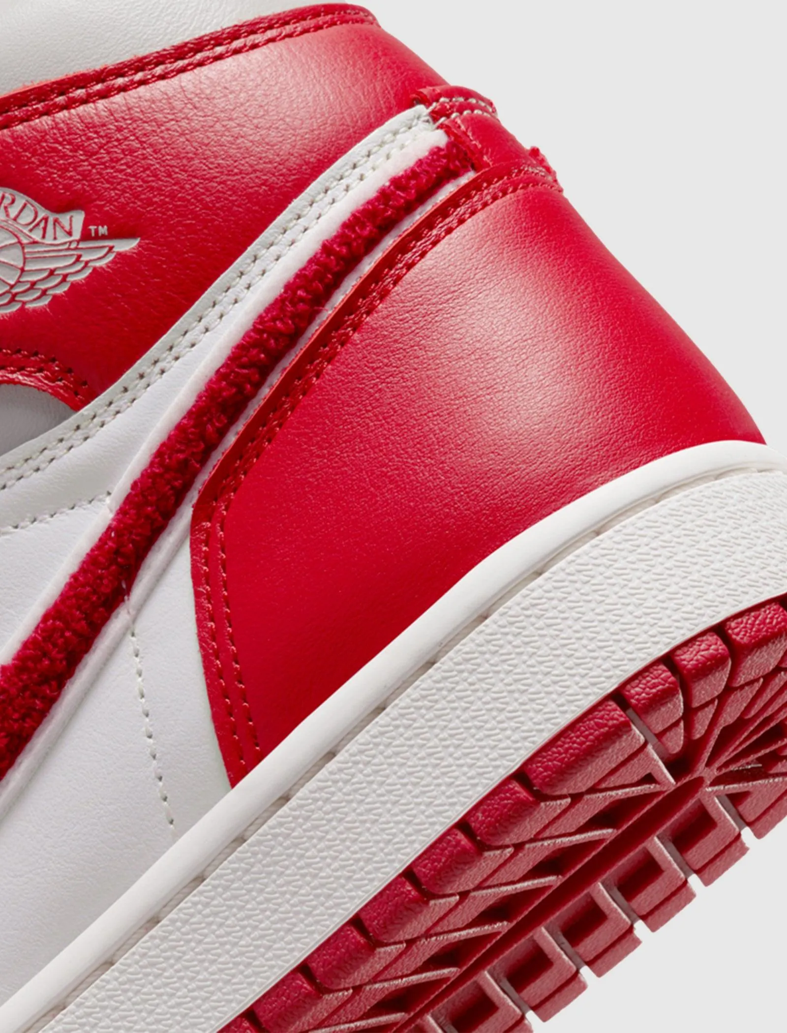WOMENS AIR JORDAN 1 NEWSTALGIA